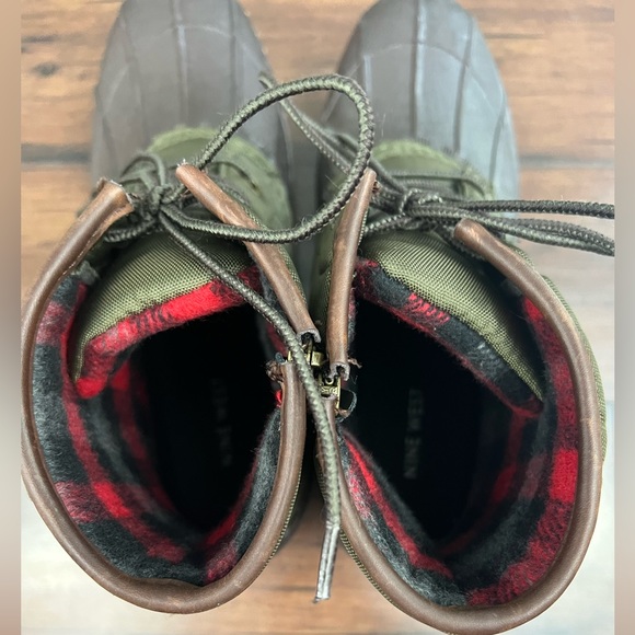 Reposhing, too small. Nine West Alpine Duck Boots - Size 9 - Picture 5 of 9